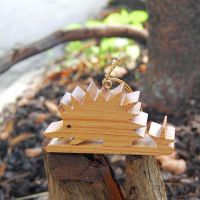 Drevený Ježko-drevená dekorácia ježko -závesná dekorácia ježko
