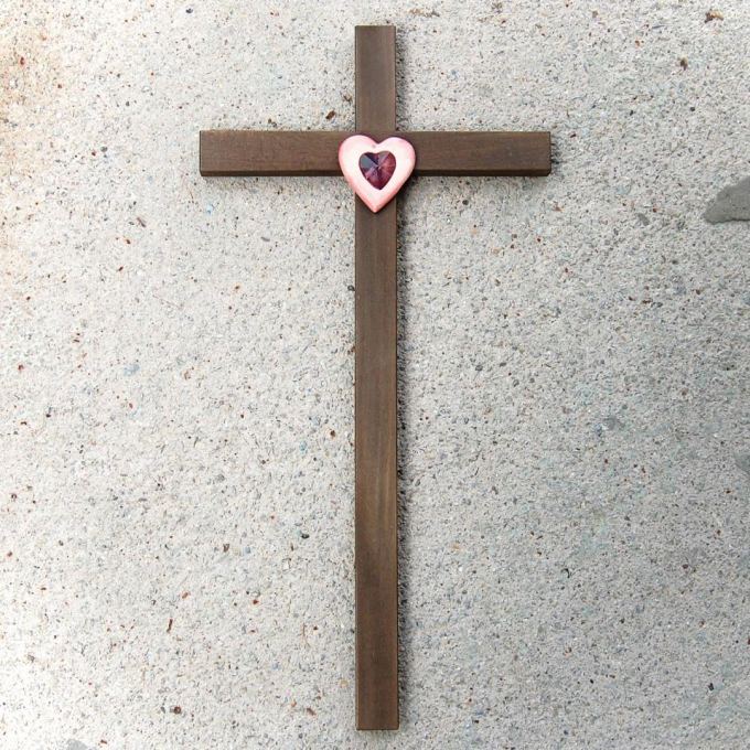 Drevený kríž s Krištáľovým Srdcom- drevený kríž-kríž s krištálovým srdcom-kresťanské darčeky
