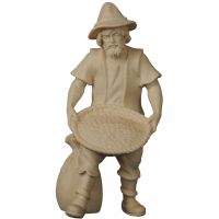 Pastier kŕmiaci ovcu drevená figúrka soška do Betlehema