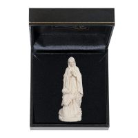 Panna Mária Lurdská s Bernadetou v darčekovom balení