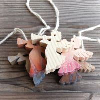 Drevený Anjel s Trúbkou -drevený anjel-vianočná dekorácia-závesný drevený anjel