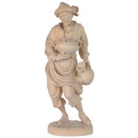 Muž s ovocnou misou