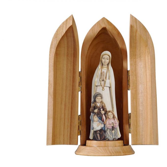 Panna Mária Fatimská s malými pastiermi v kaplnke