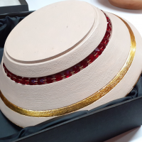 Drevená misa s ružami a krištáľom Grenade