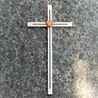 Jemný Drevený Kríž so Srdcom -drevený kríž-darček novomanželom-kresťanské darčeky