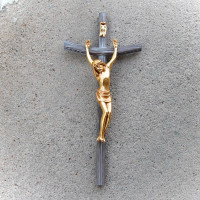 Kríž so zlatým Korpusom