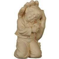 Chlapček v ochrannej dlani