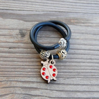 Drevený náramok Lienka - červený