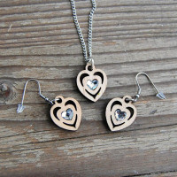 Darčeková sada náušníc a náhrdelníka s krištáľovým srdcom