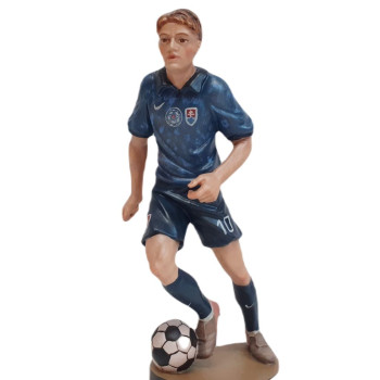 Drevená socha futbalistu