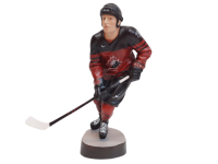 Drevená socha hokejistu