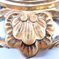 Zrkadlo so zlatým rámom