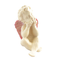 Anjel sediaci vpravo