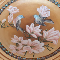 Wooden bowl with flowers and crystal Sahara