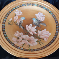 Wooden bowl with flowers and crystal Sahara
