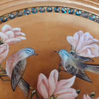Wooden bowl with flowers and crystal Sahara