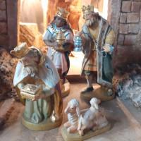 Drevený betlehem orientálny so svetlom a 19 figúrkami