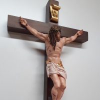 Hrubý kríž s Ježišom