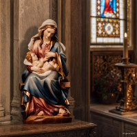 Sitting Virgin Mary and Jesus statue