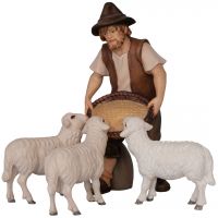 Pastier kŕmiaci tri ovce drevená figúrka soška do Betlehema