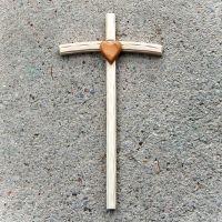 Malý Drevený Krížik so Srdcom-svadobný kríž-svadobný dar- darček k novému bývaniu