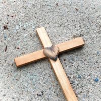 Malý Drevený Krížik so Srdcom drevený kríž-drevený kríž so srdcom-kríž pre novomanželov-kresťanské darčeky