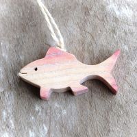 Malá Drevená Rybka červená-dekorácia drevená rybka-závesná drevená rybka