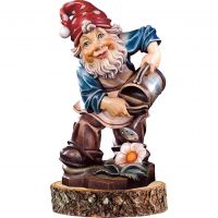 Trpaslík záhradník na drevenom podstavci