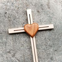 Jemný Drevený Kríž so Srdcom-drevený kríž-svadobný kríž-kresťanske darčeky