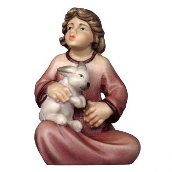 Sediace dievča so zajacom drevená soška figúrka do Betlehema