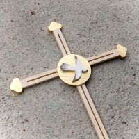 Drevený Kríž s holubicou k Birmovke-darček k birmovke-drevený kríž-kríž s holubicou-kresťanské darčeky