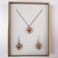 Darčeková sada drevené náušnice a náhrdelník  s červeným srdcom