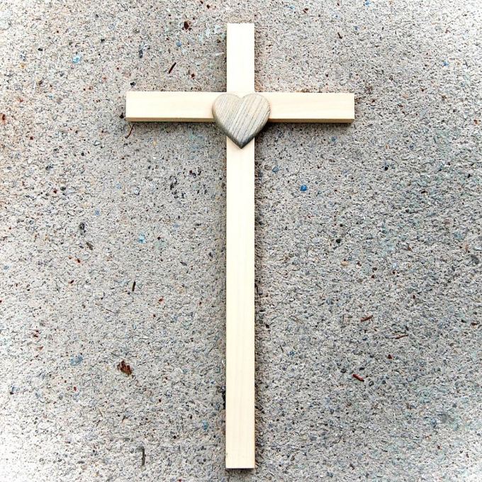 Drevený Kríž s Modrým Srdcom-drevený kríž- kríž s modrým srdcom-kríž pre novomanželov-kresťanské darčeky