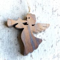 Drevený Anjel s Trúbkou hnedý-drevený anjel-vianočná dekorácia-závesný drevený anjel