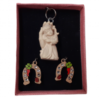 Darčeková sada náušnice podkovy a kľúčenka dievčatko